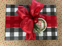Load image into Gallery viewer, Gift Wrapping
